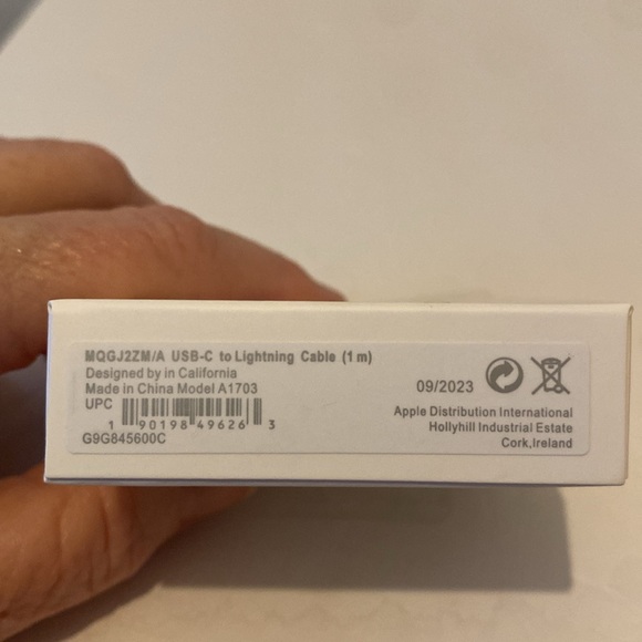 Apple USB-C to Lightning Cable (1m) White 3ft long Quick Charging New In Box - Picture 6 of 6